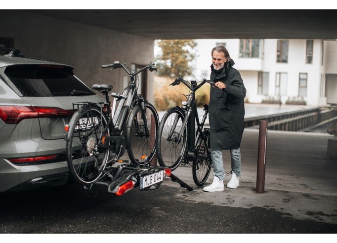 Platform towbar bike rack foldable Thule Epos 3-bike