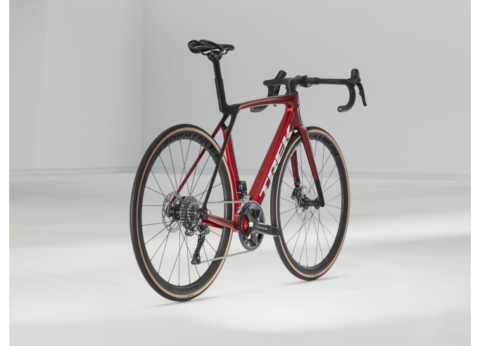 Road bike TREK Madone SL 6 Gen 8 Crimson