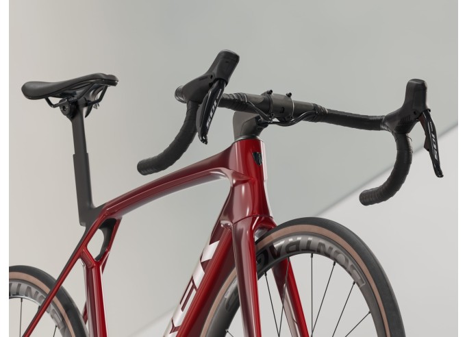 Road bike TREK Madone SL 6 Gen 8 Crimson