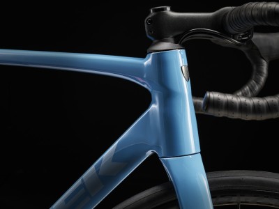 Plento dviratis TREK Emonda ALR 5 Azure to Living Coral Fade