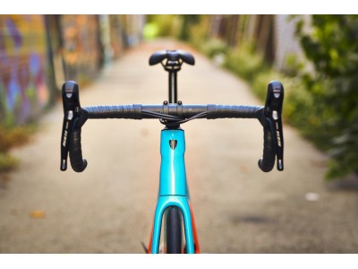 Plento dviratis TREK Emonda ALR 5 Azure to Living Coral Fade