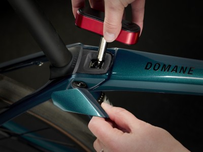 TREK Domane SL 5 Gen 4 Dark Aquatic plento dviratis