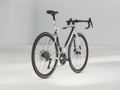 Road bike TREK Madone SL 6 Gen 8 White Prismatic 2