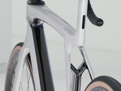 Road bike TREK Madone SL 6 Gen 8 White Prismatic