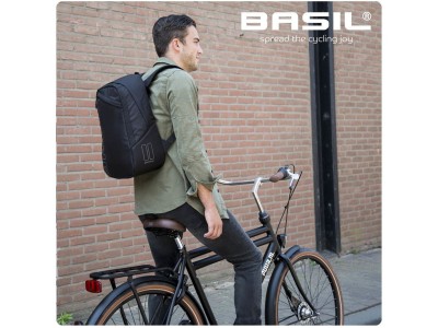 Basil Flex bicycle backpack, 17L, forest green