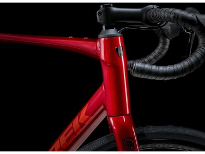 Plento dviratis TREK Domane AL 2 Gen 4 Crimson to Dark Carmine Fade