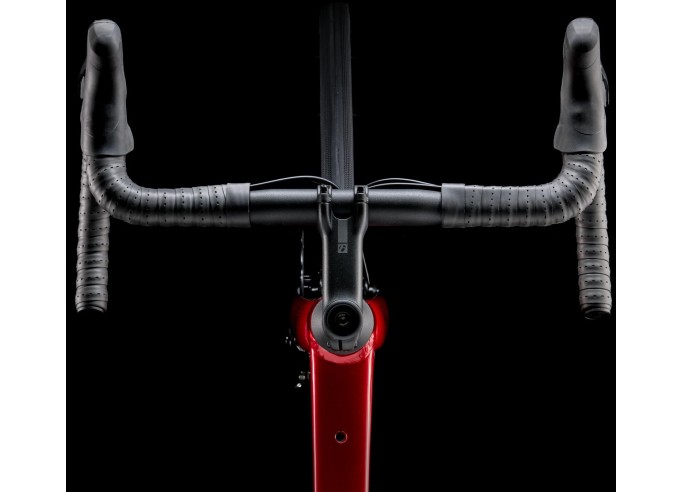 Road bike TREK Domane AL 2 Gen 4 Crimson to Dark Carmine Fade