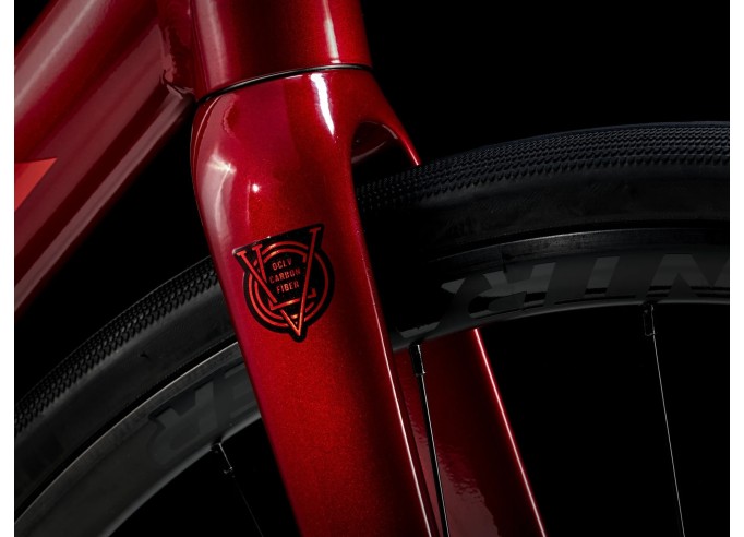 Road bike TREK Domane AL 2 Gen 4 Crimson to Dark Carmine Fade