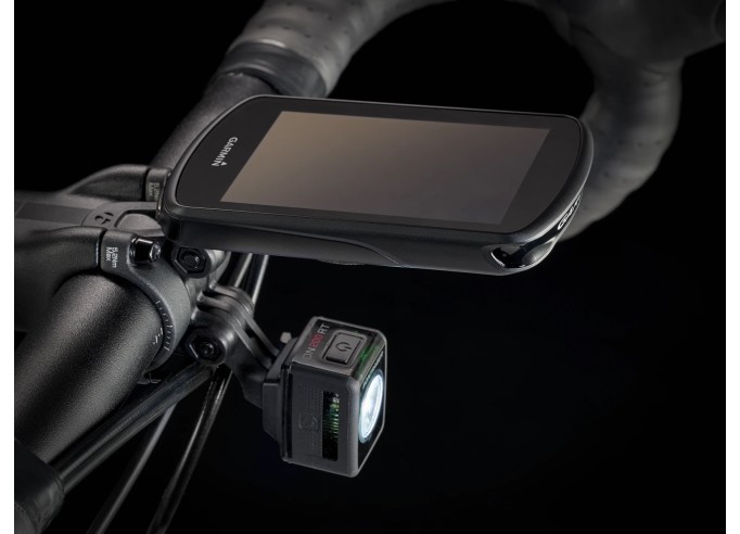 Road bike TREK Domane AL 2 Gen 4 Crimson to Dark Carmine Fade