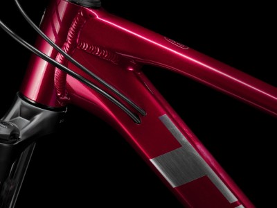TREK Marlin 6 Gen 3 Rage Red to Deep Dark Blue Fade kalnų dviratis