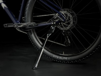 TREK Marlin 6 Gen 3 Rage Red to Deep Dark Blue Fade kalnų dviratis