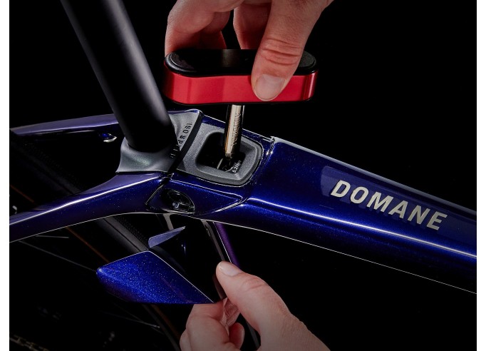 Road bike TREK Domane SL 6 AXS Gen 4 Deep Dark Blue