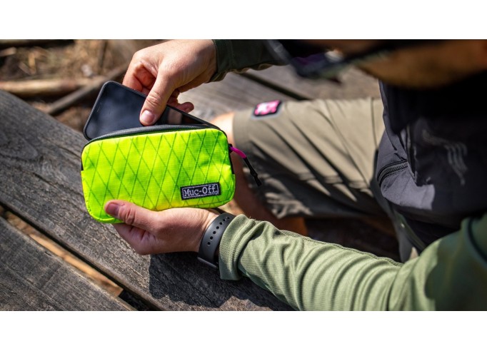 Muc Off Rainproof Essentials Case Hi-Vis