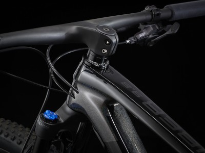 TREK Procaliber 9.8 Dark Prismatic/Trek Black kalnų dviratis