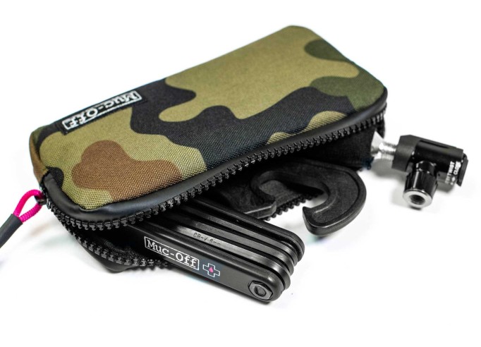 Essentials case Muc-Off