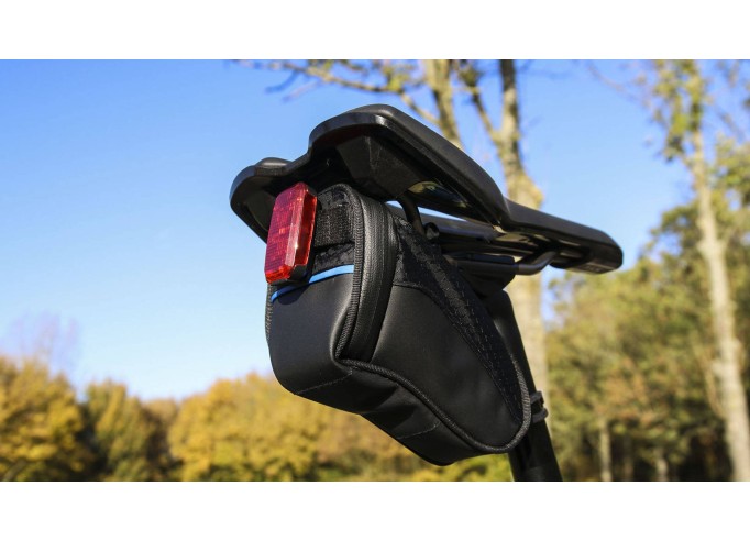 BBB BLS-147 Spot galinis žibintas, black