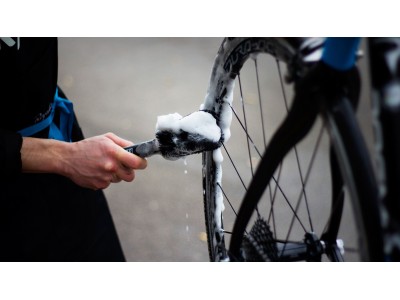 Muc Off Two Prong Brush