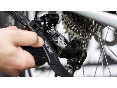 Muc Off Claw Brush