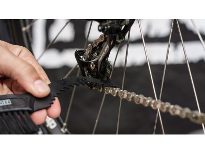 Muc Off Claw Brush