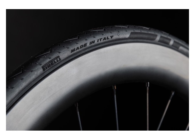 Tire Pirelli Cinturato EVO TLR