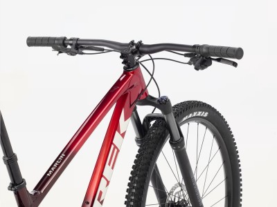 TREK Marlin 7 Gen 3 kalnų dviratis | Fury Red/Lithium Grey Fade