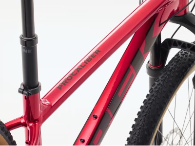 TREK Procaliber 8 kalnų dviratis | Fury Red