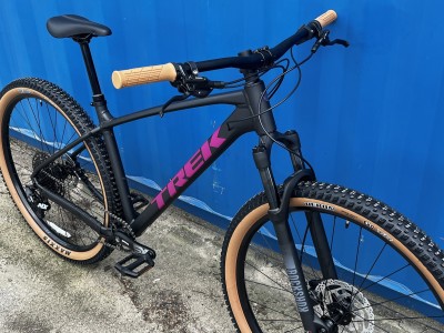 TREK Marlin 7 Gen 3 kalnų dviratis | Matte Dark Web/Clear Gloss