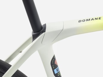 TREK Domane SL 6 Gen 4 plento dviratis | Era White/Glowstick/Coral Fade