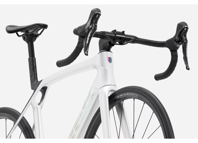 Road bike TREK Madone SL 5 | Gloss Crystal White/Matte Deep Smoke