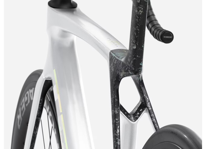 TREK Madone SL 6 AXS plento dviratis | Gloss Crystal White/Matte Deep Smoke