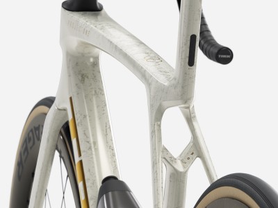 Road bike TREK Madone SLR 9 | Era White/Supernova Marble