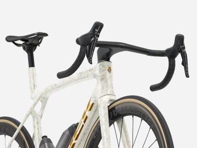 Road bike TREK Madone SLR 9 | Era White/Supernova Marble
