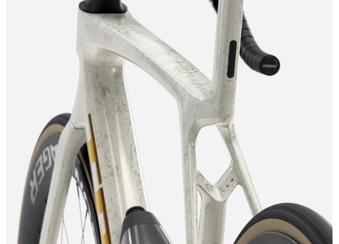 TREK Madone SLR 7 AXS plento dviratis | Era White/Supernova Marble